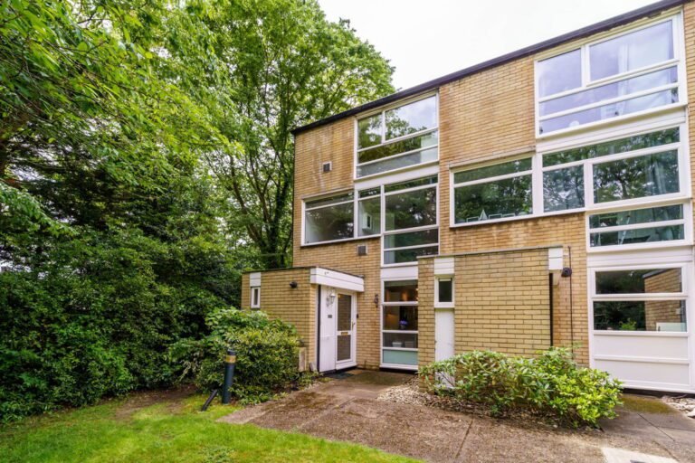 Weymede, Byfleet, West Byfleet, KT14