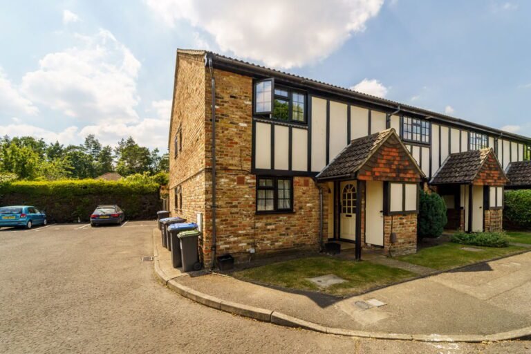 Limebush Close, New Haw, KT15