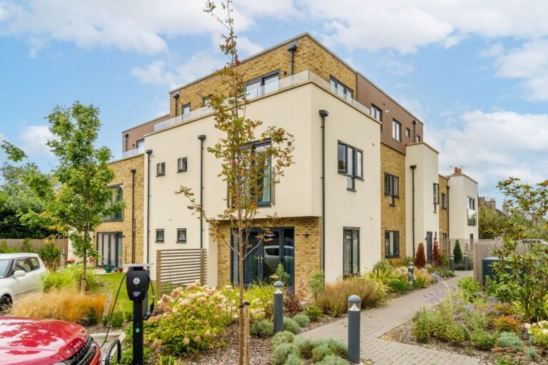 Old Farm Road, Guildford, GU1