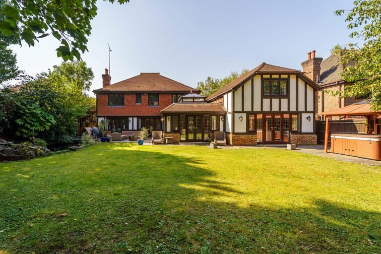 Salisbury Place, West Byfleet, KT14