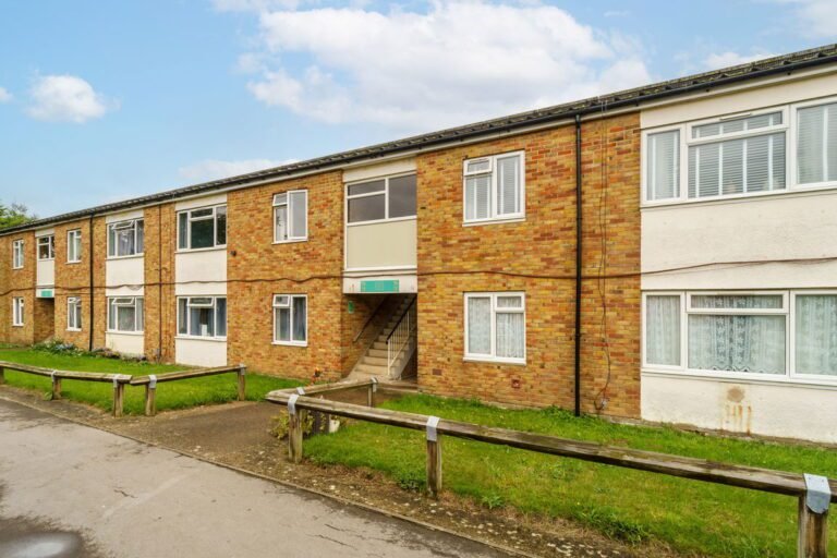 Eden Grove Road, Byfleet, KT14
