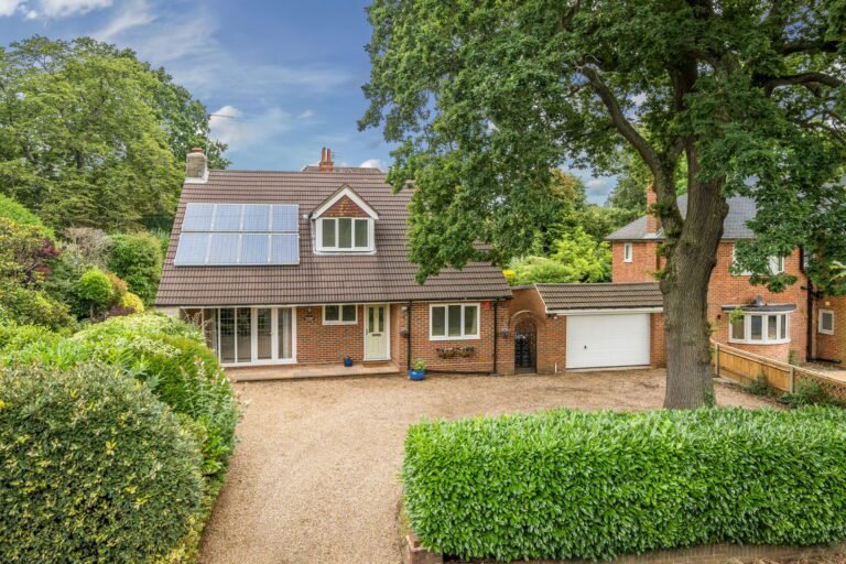 Hollybank Road, West Byfleet, KT14