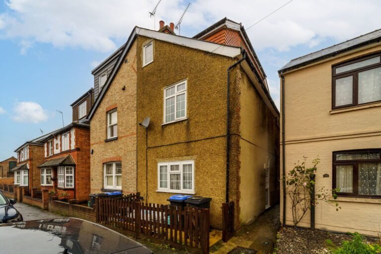 Binfield Road, Byfleet, KT14