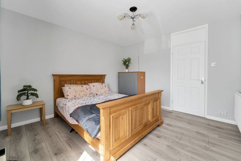 Stream Close, Byfleet, KT14