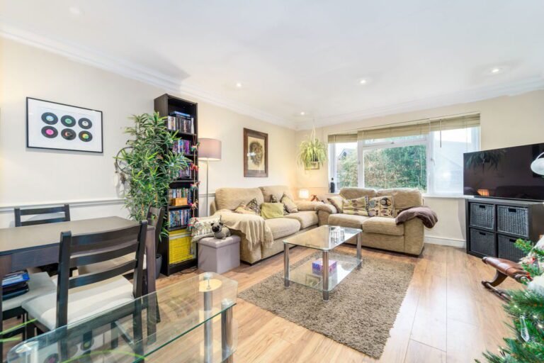 Eden Grove Road, Byfleet, KT14