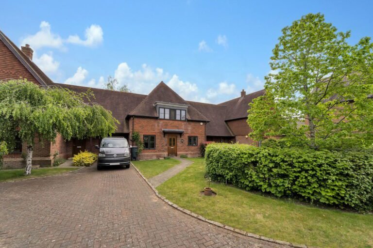 Summer Close, Byfleet, KT14