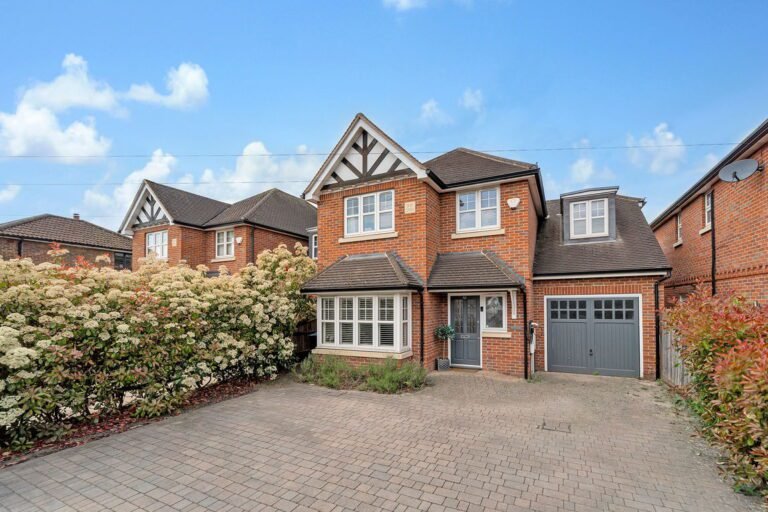 Weir Road, Chertsey, KT16