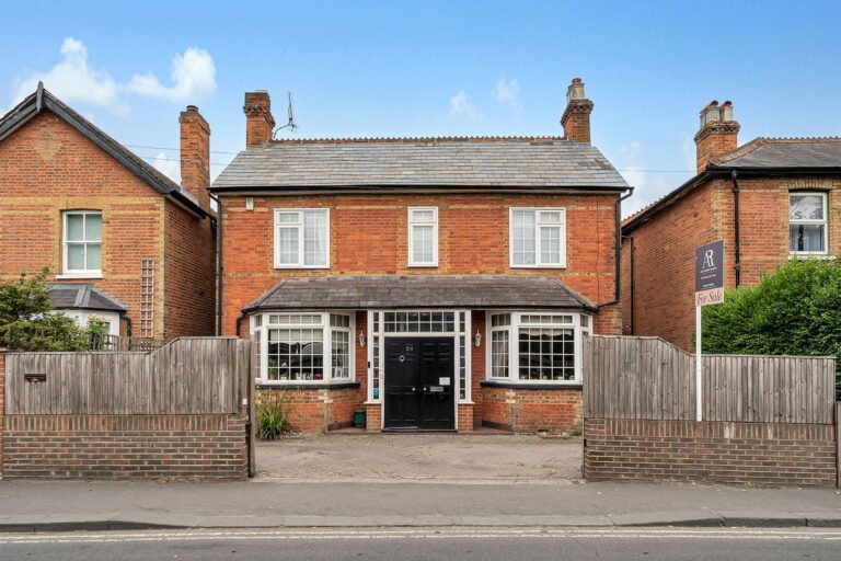 Brighton Road, Addlestone, KT15
