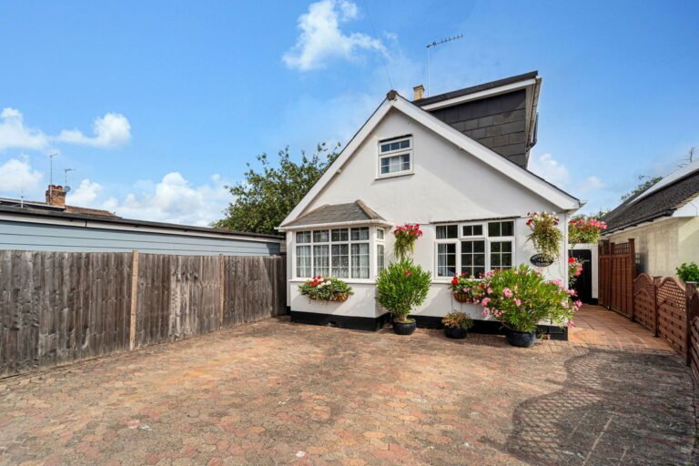 Rivermead Close, New Haw, KT15