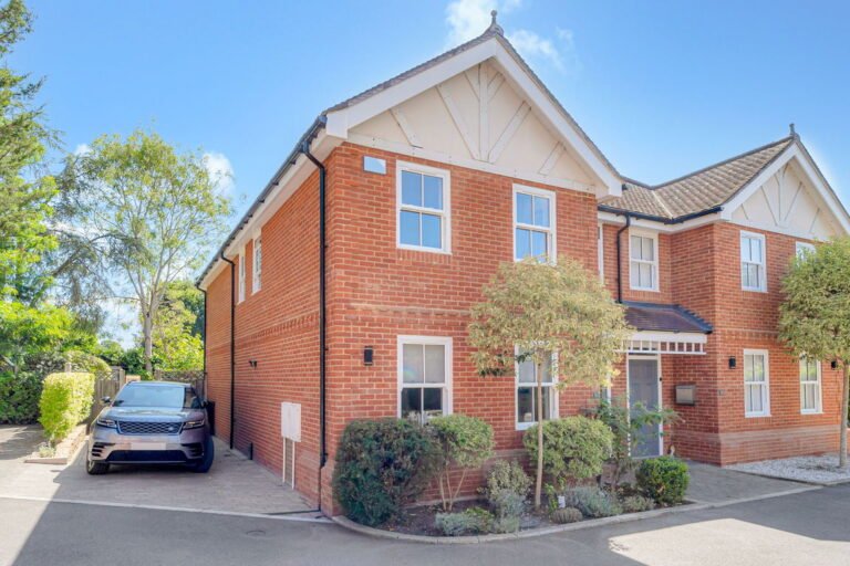 Warrens End, Row Town, KT15