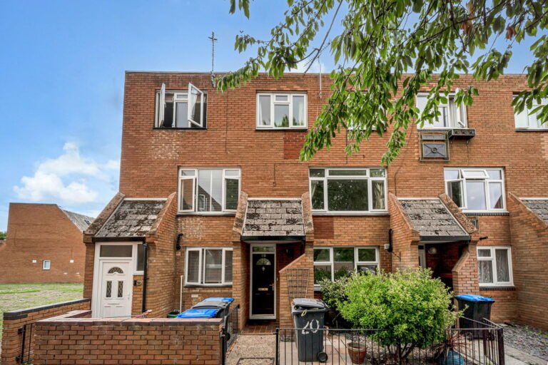 Heriot Road, Chertsey, KT16