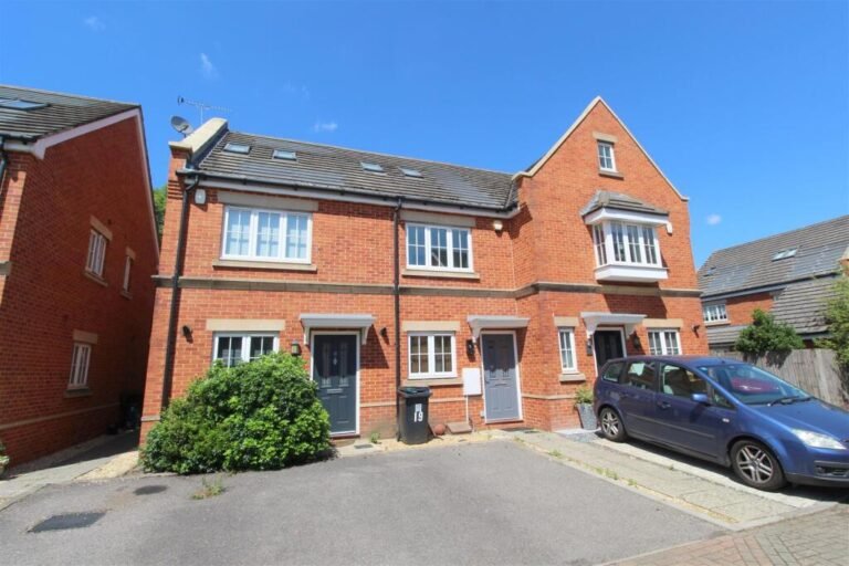 Derisley Close, Byfleet, KT14