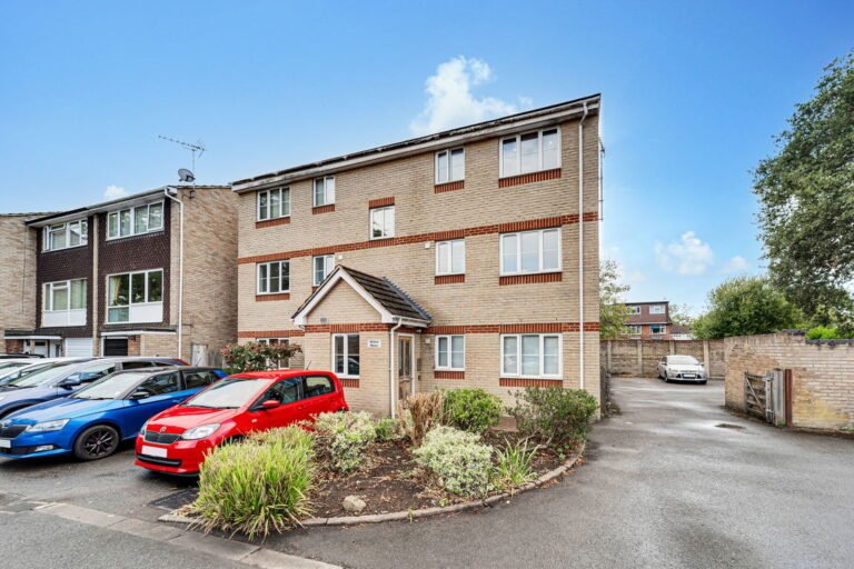 Willow Mews, Pinewood Park, KT15