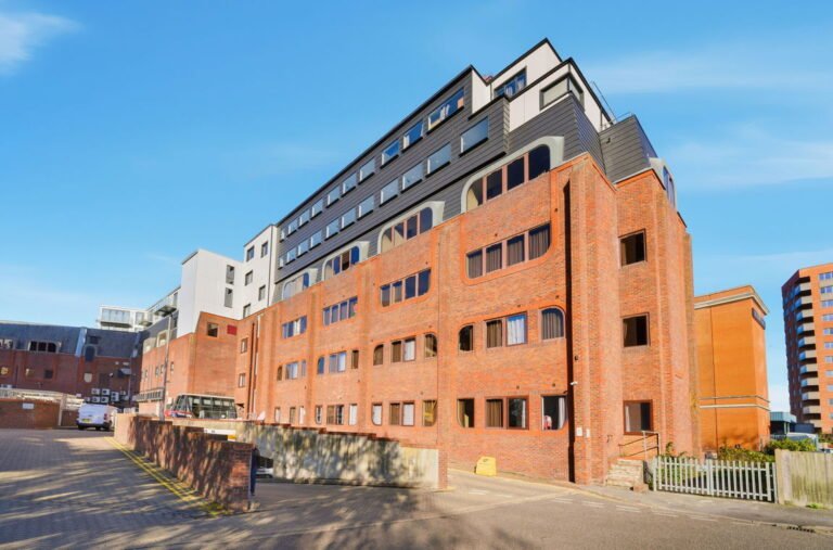 Waterside, Staines-upon-Thames, TW18