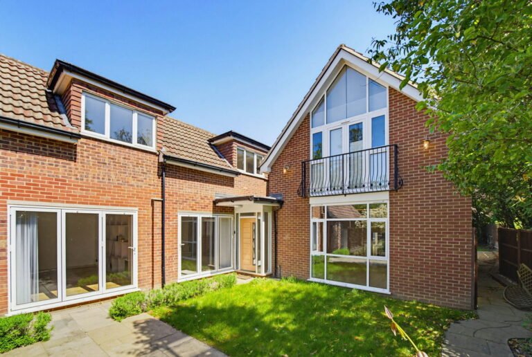 Dartnell Park Road, West Byfleet, KT14
