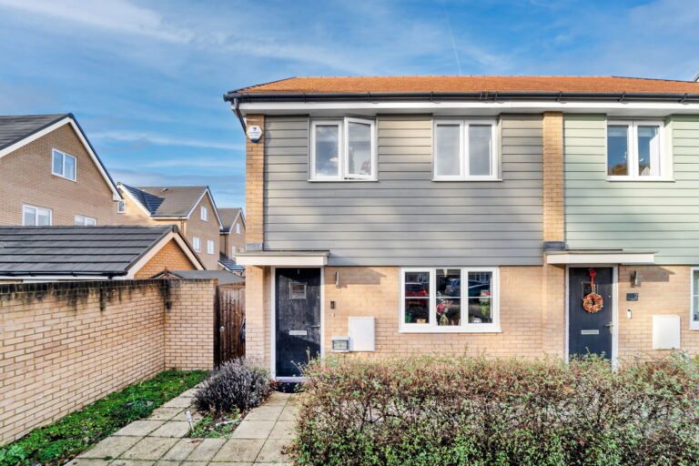 Leigh Mews, Chertsey, KT16