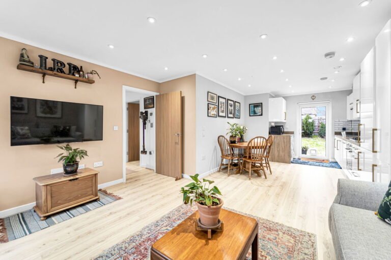 Pyle Close, Addlestone, KT15