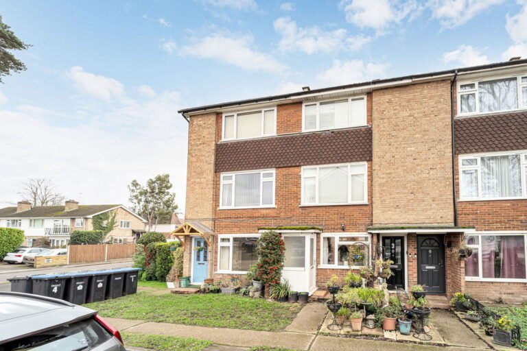 Beech Grove, Addlestone, KT15