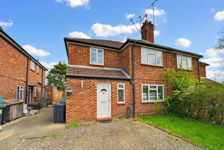 Royston Road, Byfleet, KT14