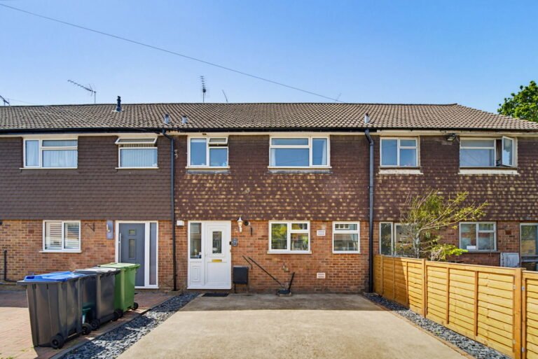 Berrys Lane, Byfleet, KT14