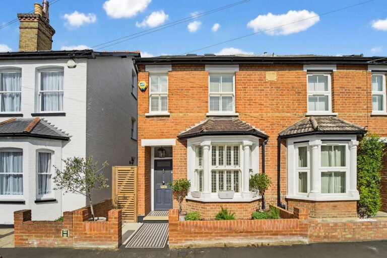 Dorchester Rd, Weybridge, KT13