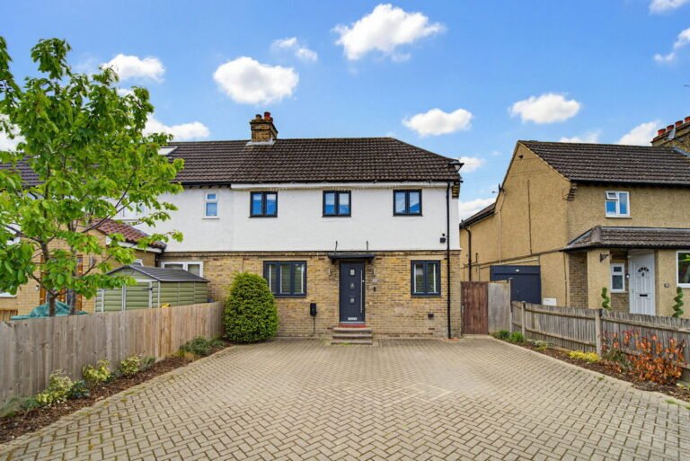 Cowley Avenue, Chertsey, KT16
