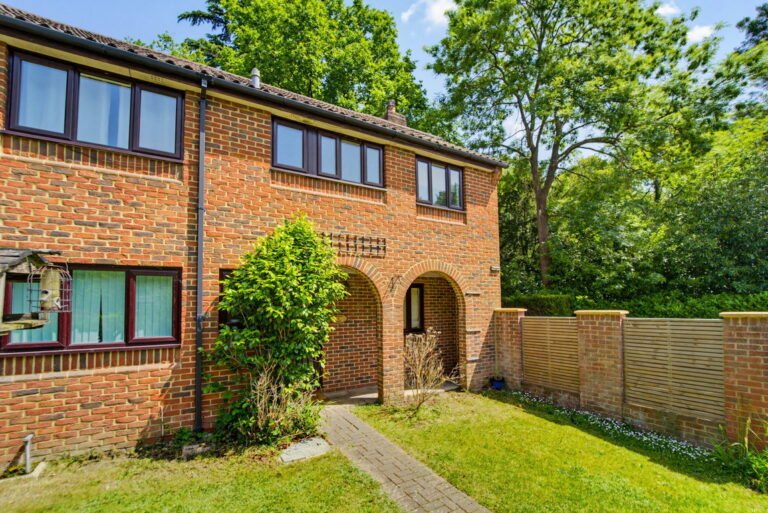 Guildford Road, Ottershaw, KT16