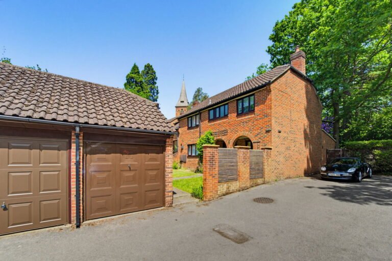 Guildford Road, Ottershaw, KT16