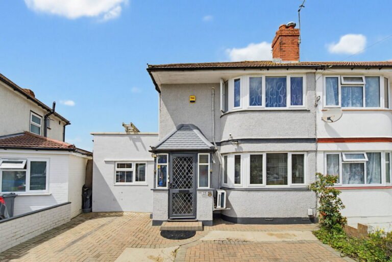 Richmond Avenue, Feltham, TW14