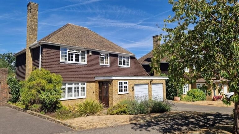 Thorley Gardens, Pyrford, GU22