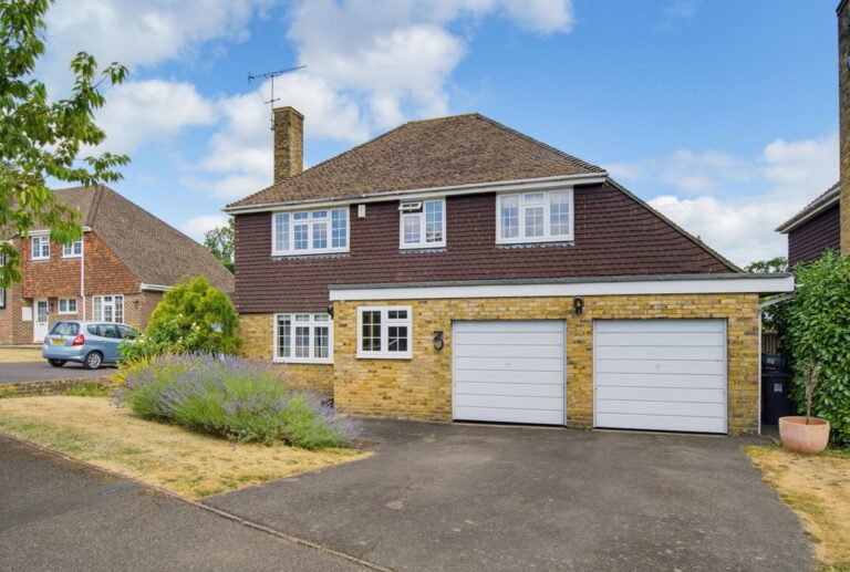 Thorley Gardens, Pyrford, GU22